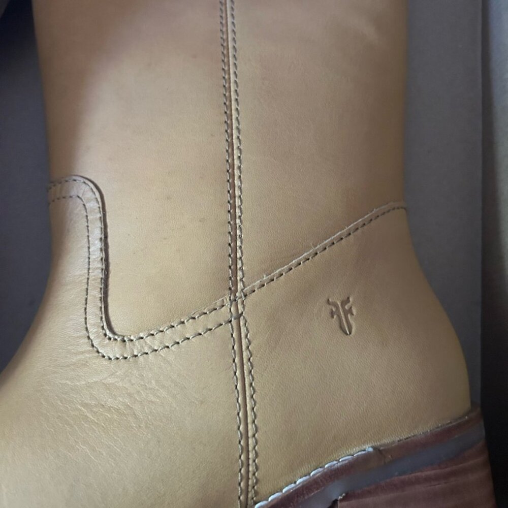Frye Campus Boot “Camryn”  in color Banana size 9.5 NWT new in box - Picture 7 of 11